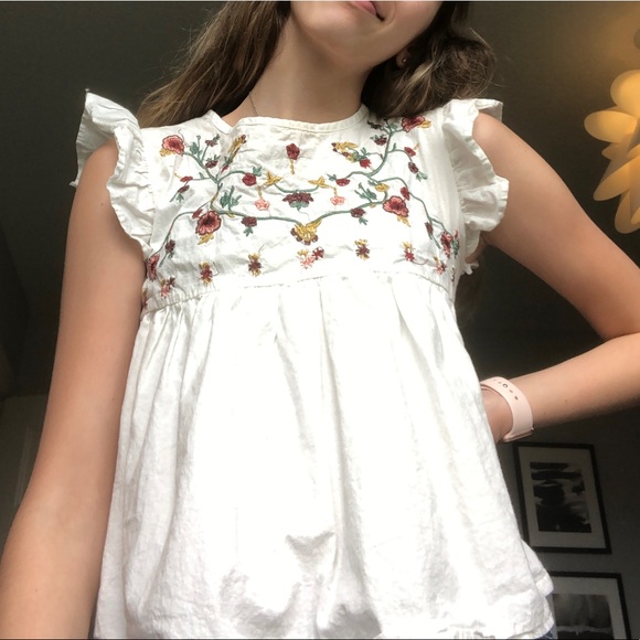 Tops - Super cute babydoll top with embroidered flowers